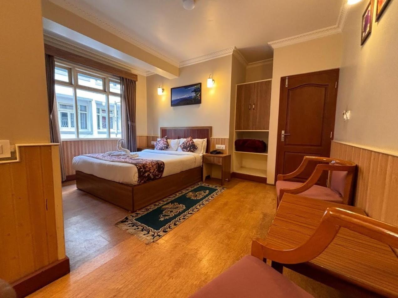 Hotel Serenity Taksa Palace Darjeeling  Esterno foto